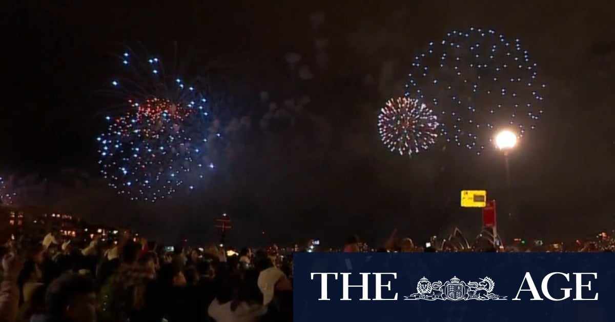 Top cop threatens to cancel NYE fireworks if rail strikes continue