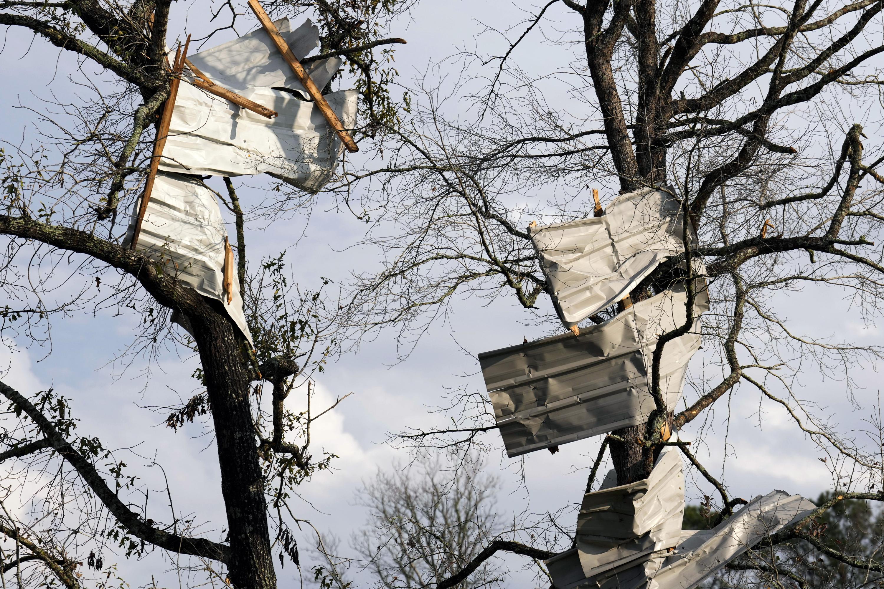 Tornadoes touch down around Houston, killing 1