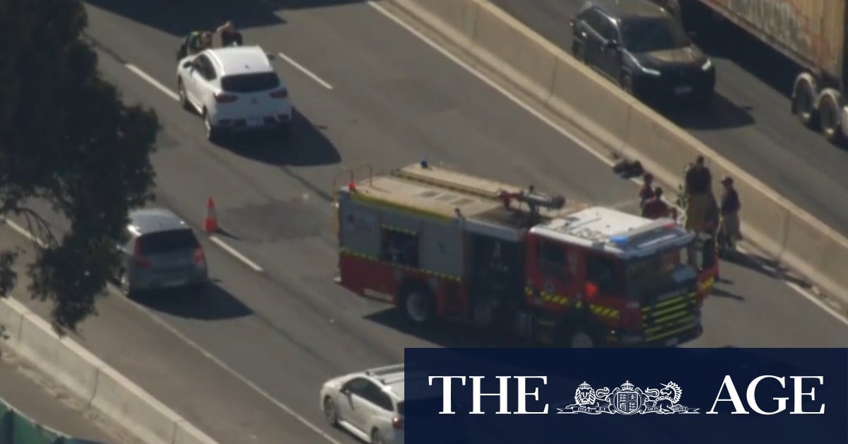 Truck driver wanted after motorcyclist dies following crash on major Melbourne freeway