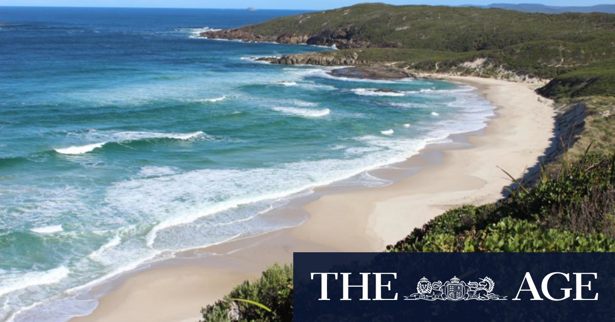 Two drown after being pulled from water at Great Southern beach