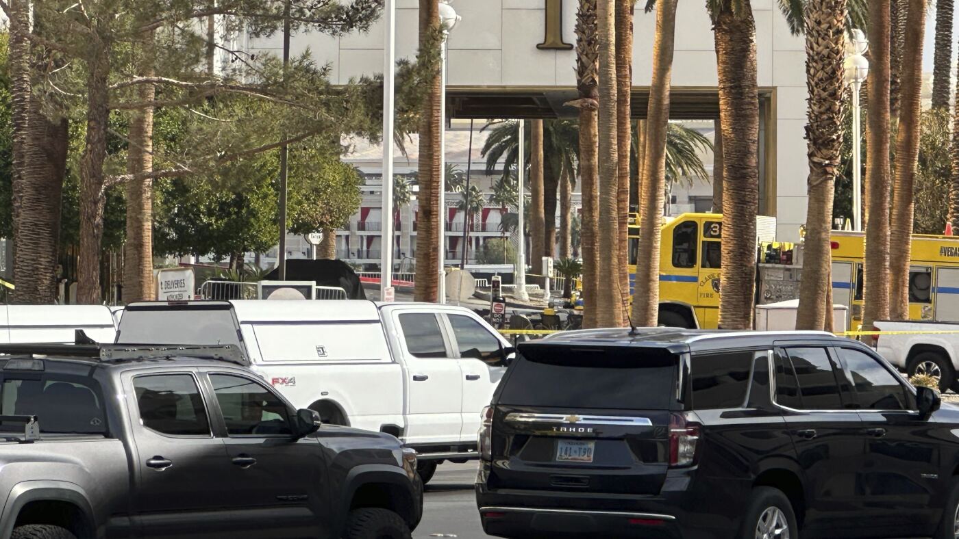 1 person dead, 7 injured after Tesla truck explodes outside Trump's Las Vegas hotel