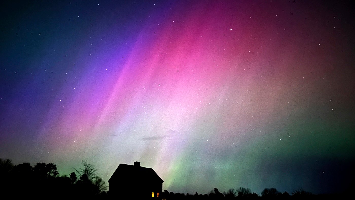 Northern lights may brighten some New Year's skies over the U.S.