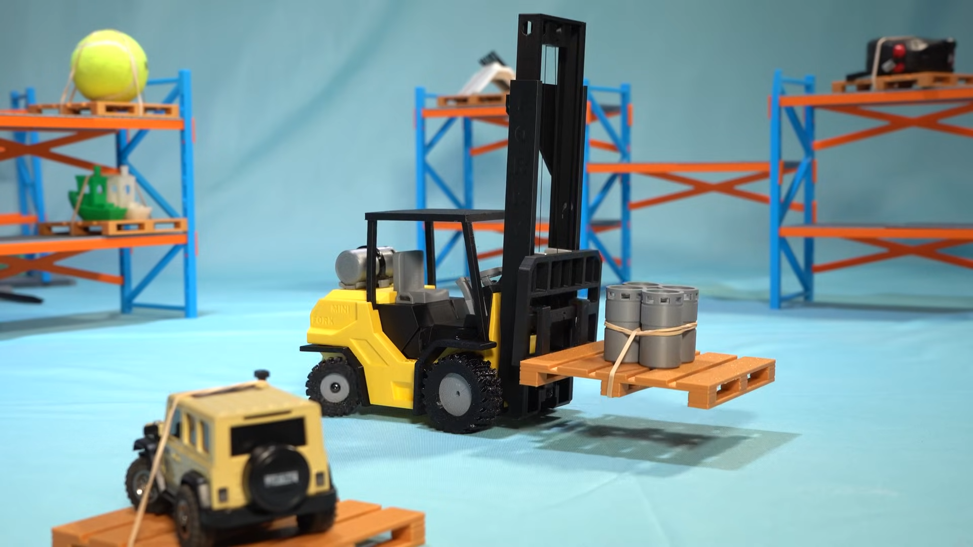 3D Printed Forklift Is A Cute Desk Toy