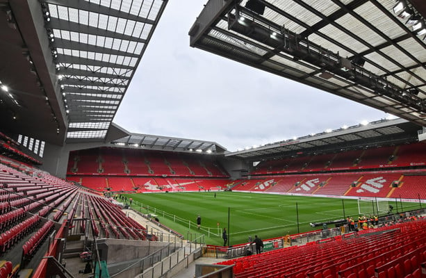 Liverpool-Man United goes ahead at Anfield after safety meetings due to heavy snow