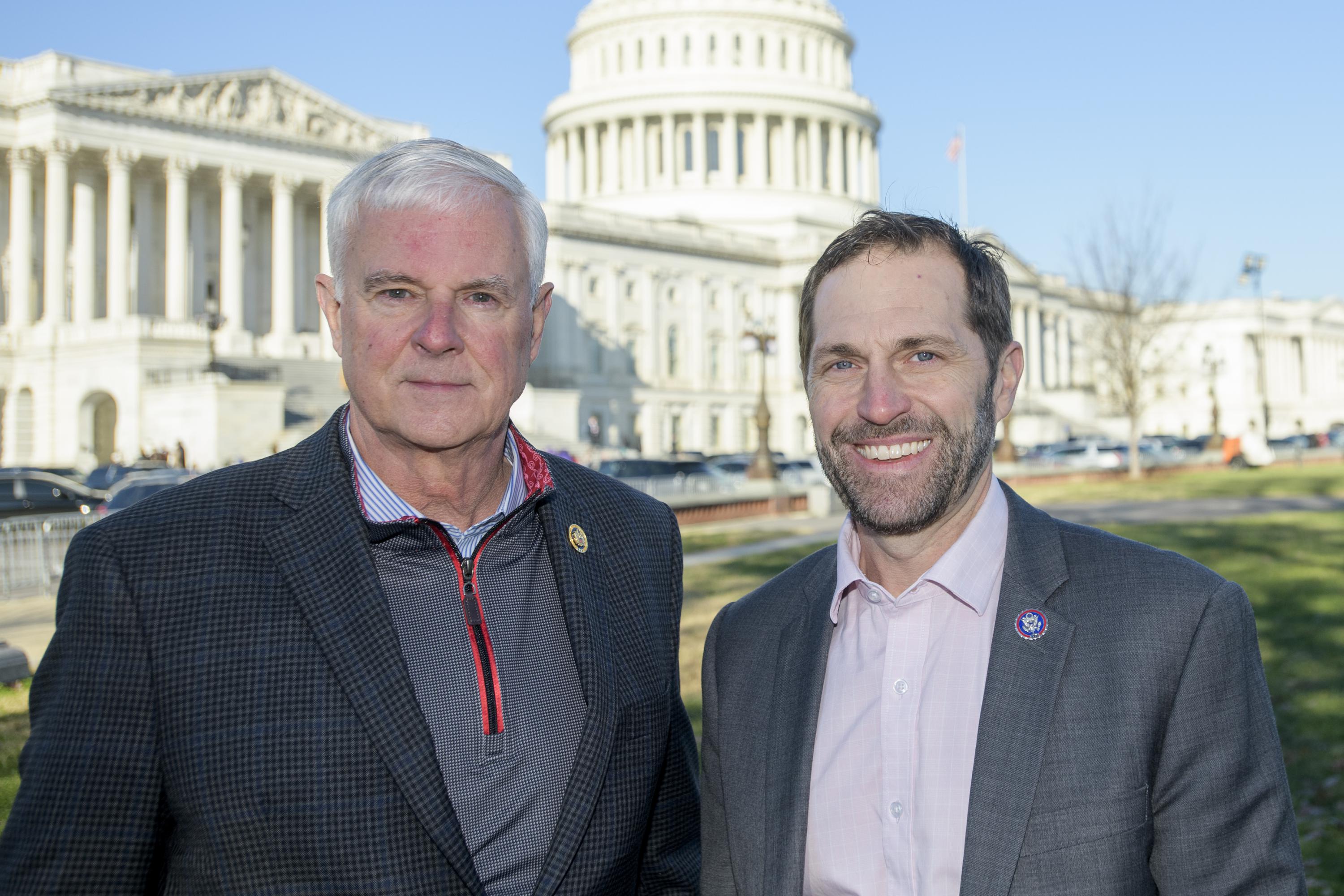 A caucus of military veterans seeks to bridge the political divide in a polarized Congress