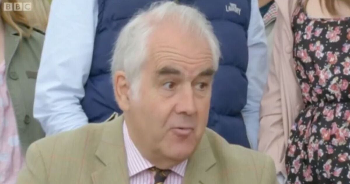 BBC Antiques Roadshow expert issues stern warning as they give everyday item huge value