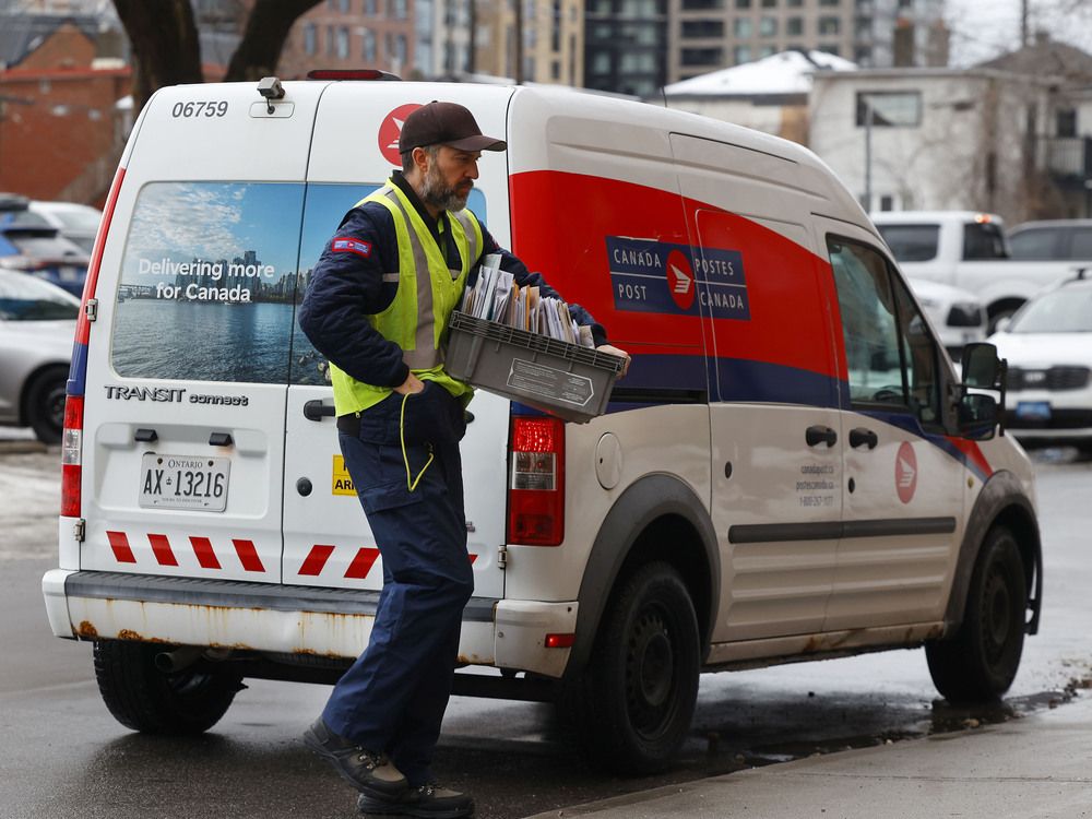 Canada Post returns to full service for domestic parcels