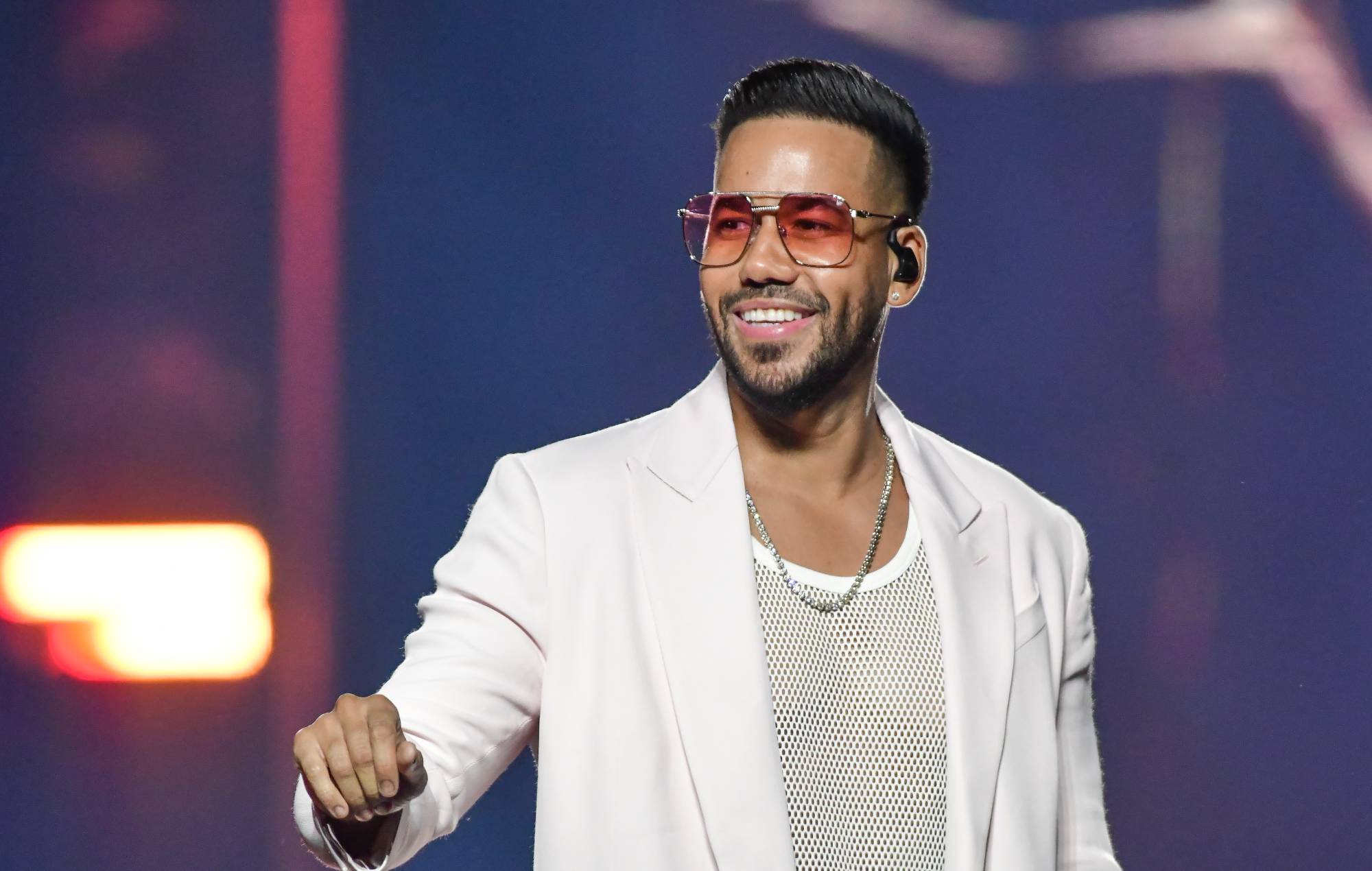 Couple divorce after wife kisses Romeo Santos onstage at an Aventura gig