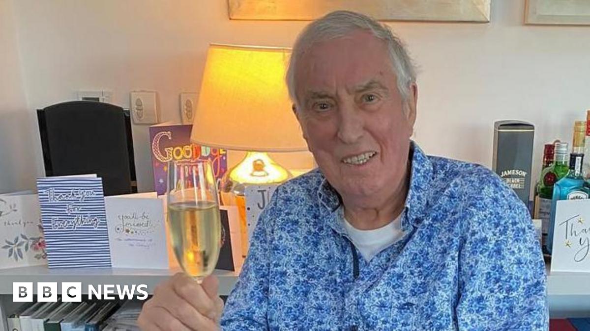 DJ Johnnie Walker ends 58-year career with last BBC show