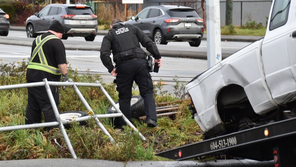 Driver who entered Canada 'without stopping' at B.C. border crossing arrested: police 