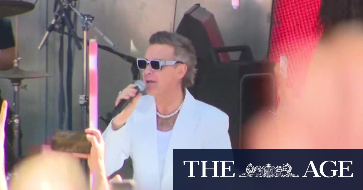 Fans pack Federation Square for free Robbie Williams gig