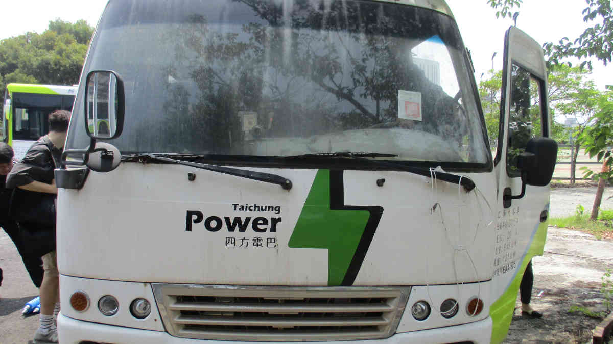 Fear of spontaneous combustion keeps buyers away from electric bus auction