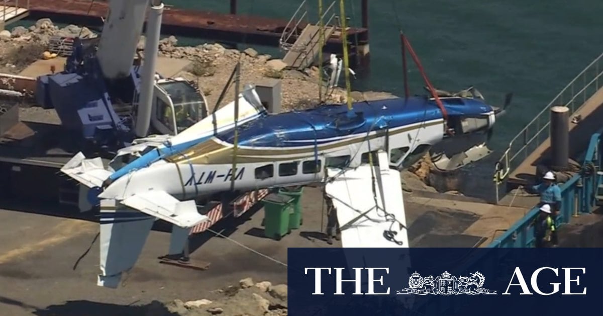 Investigators retrieve wreckage after fatal WA seaplane crash