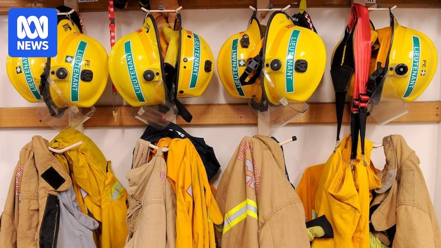 Locals and campers told too late to leave as bushfire burns out of control at Cape Otway