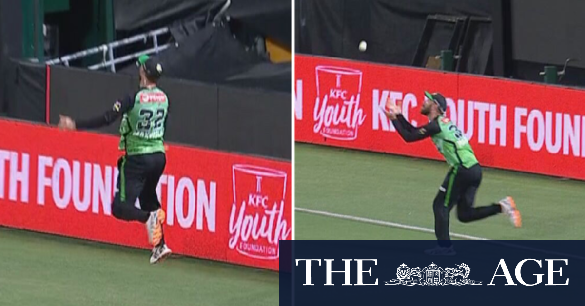 Maxwell stuns BBL with insane catch