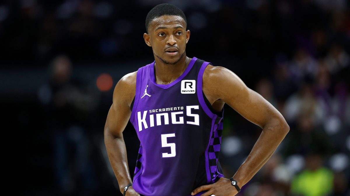 
                        NBA trade rumors: De'Aaron Fox hasn't asked out, but his Kings future is increasingly uncertain
                    