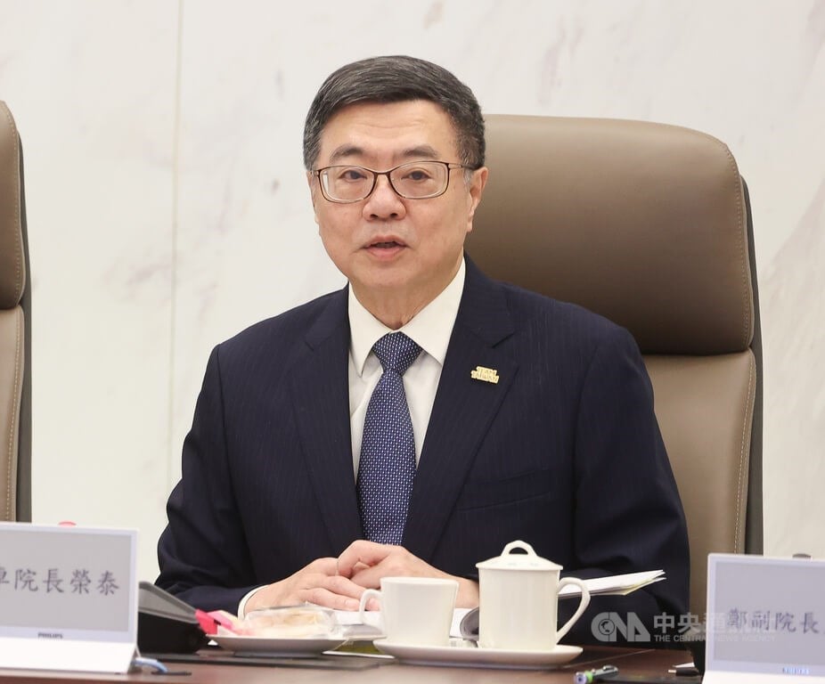 Premier Cho urges opposition to reject Constitutional Court bill in revote