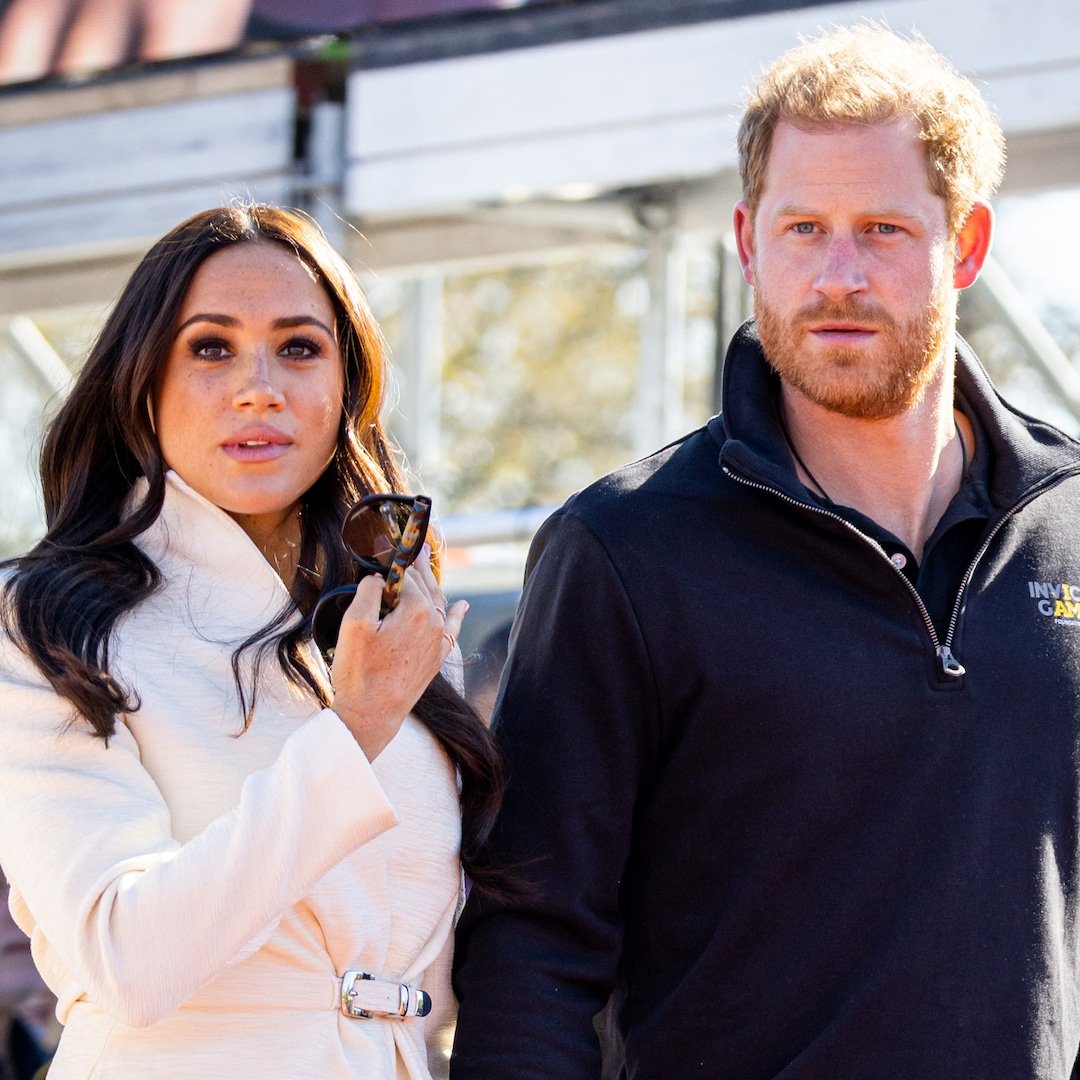  Prince Harry & Meghan Markle Make Plea Amid California Wildfires 