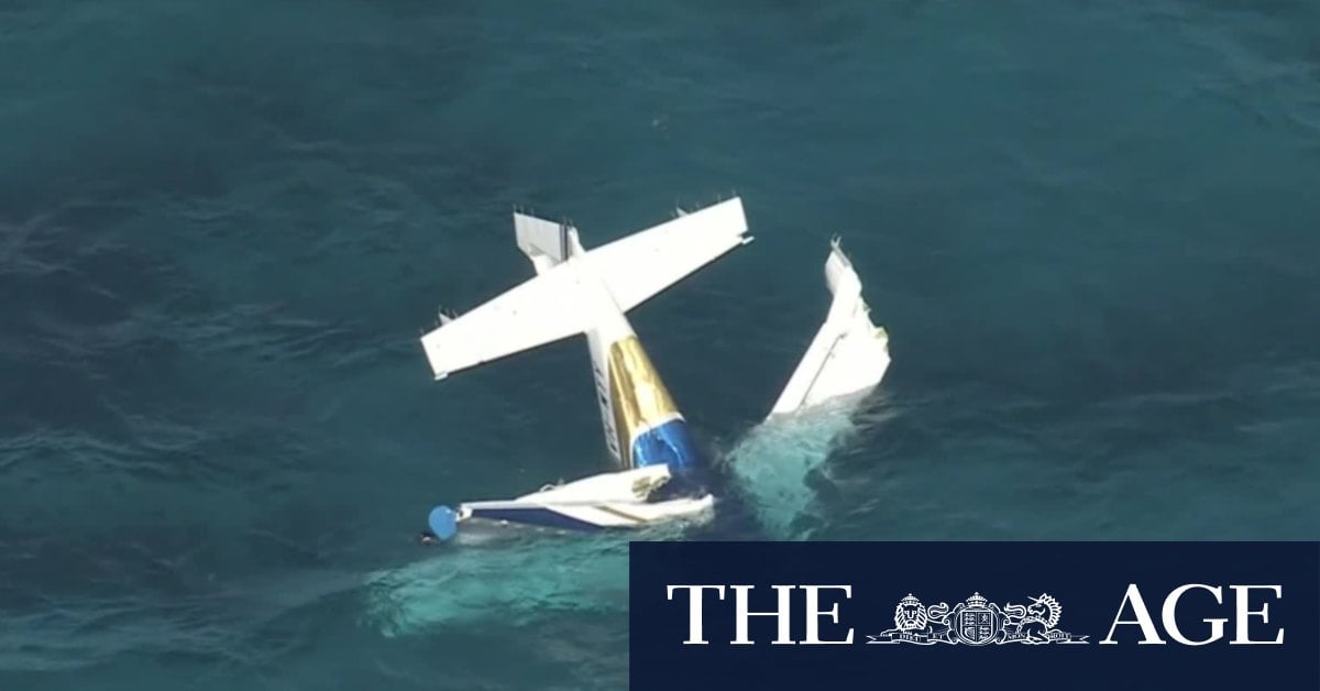 Sea plane plunges into waters off WA