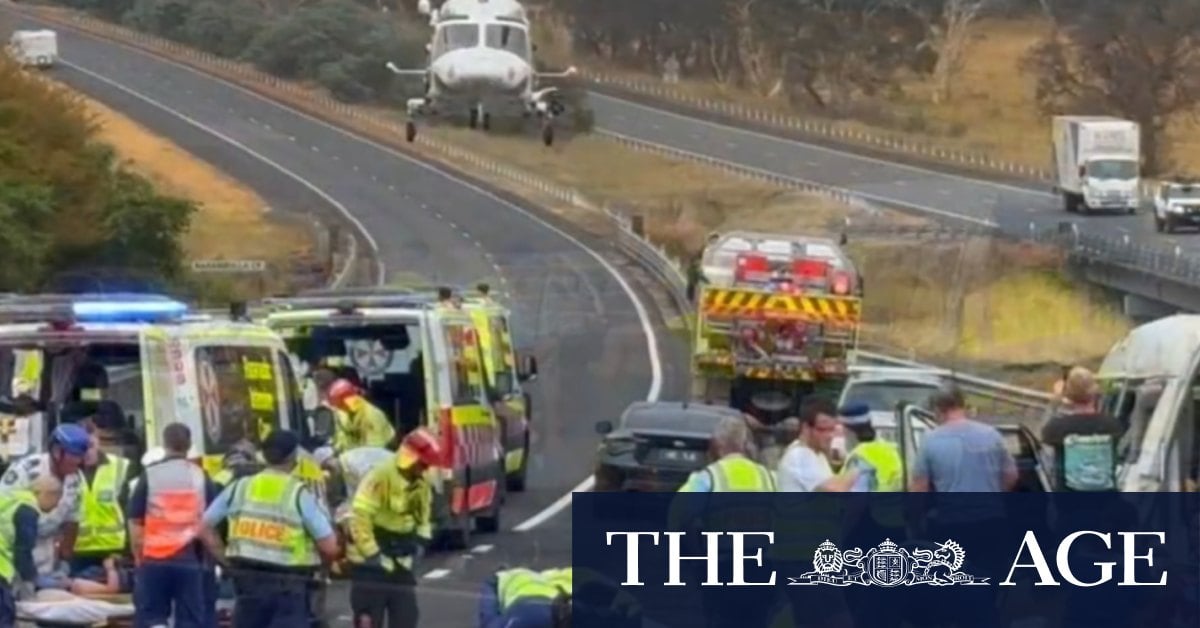 Several people seriously injured after minibus crash in NSW 