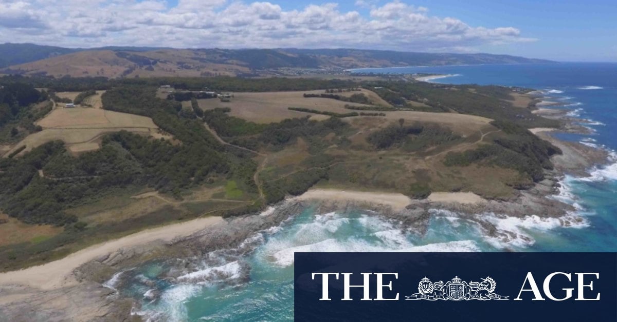 Too late to leave as Otways bushfire bears down