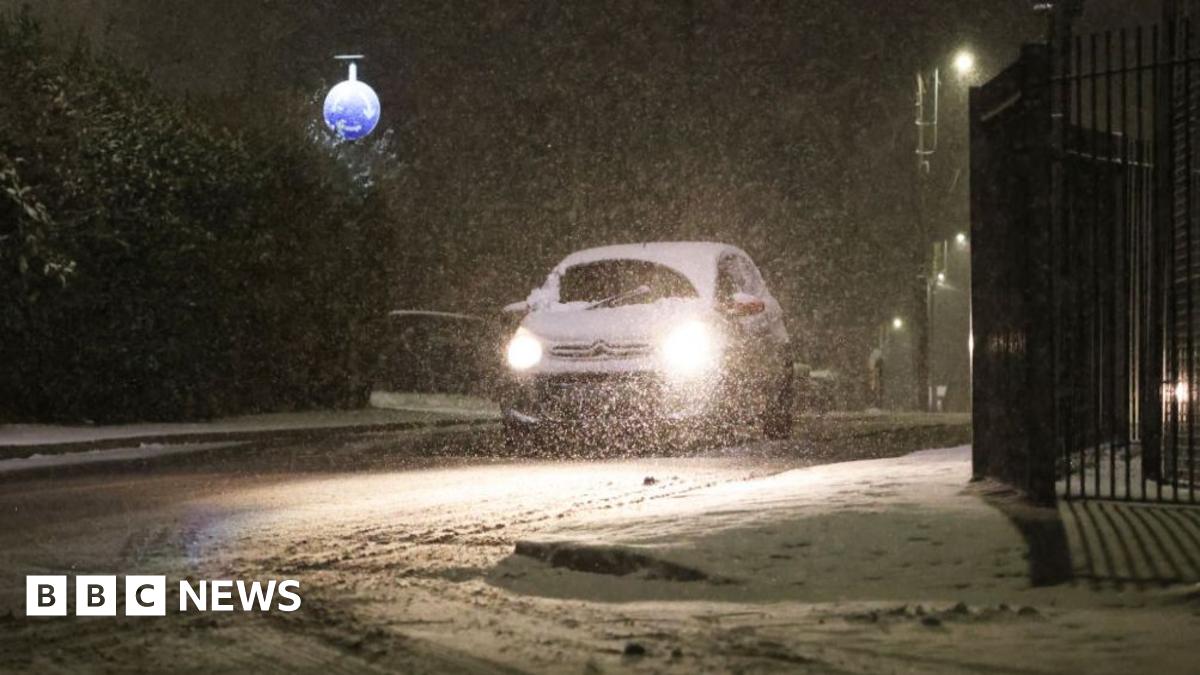 UK snow: Amber warnings in place as country braces for disruption