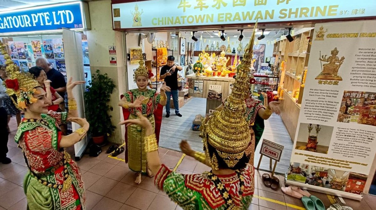 Woman hires Thai traditional dancers to express gratitude at Chinatown's Erawan Shrine after striking $130k Toto prize