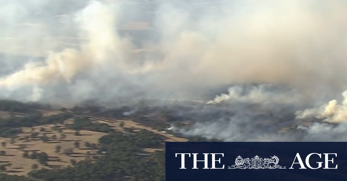 Wooroloo bushfire downgraded but still a possible threat to lives and homes