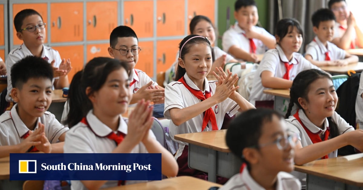 Zhengzhou the first city in China to ban cellphone use in schools